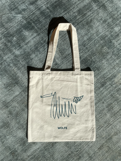 Tote bag in natural colour with illustration of dog and Wolfe logo